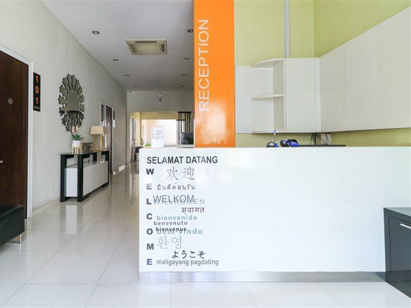 Home Guesthouse Surabaya Exterior photo