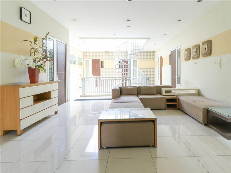 Home Guesthouse Surabaya Exterior photo