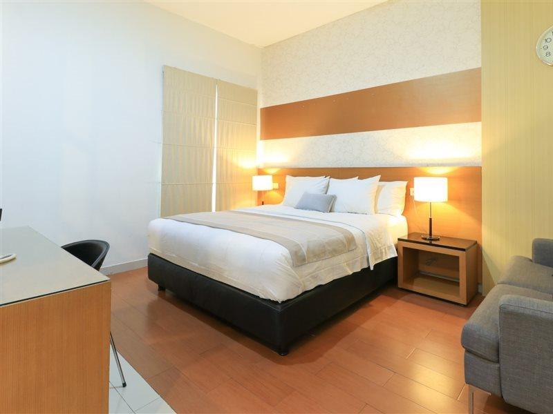Home Guesthouse Surabaya Exterior photo