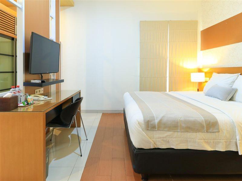 Home Guesthouse Surabaya Exterior photo