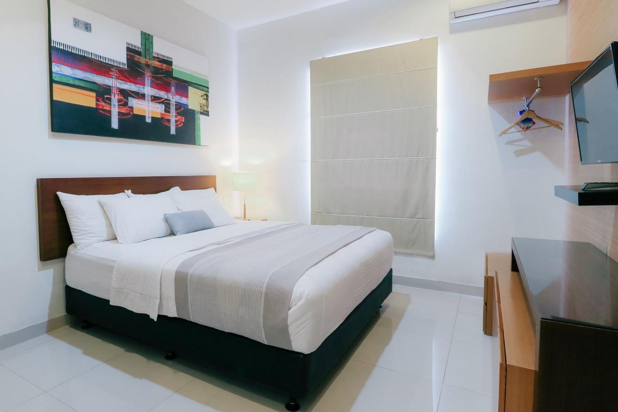 Home Guesthouse Surabaya Exterior photo