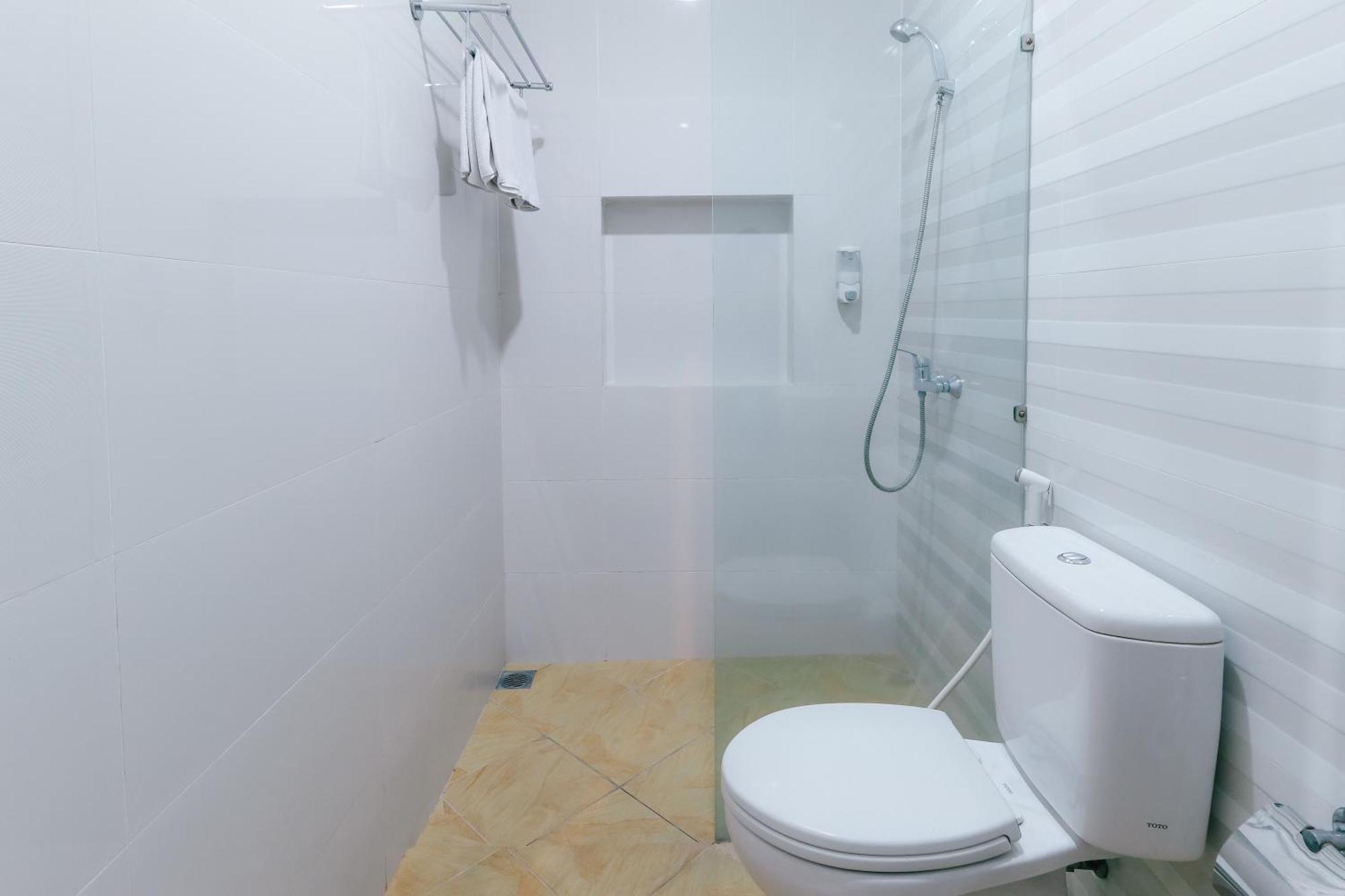 Home Guesthouse Surabaya Exterior photo