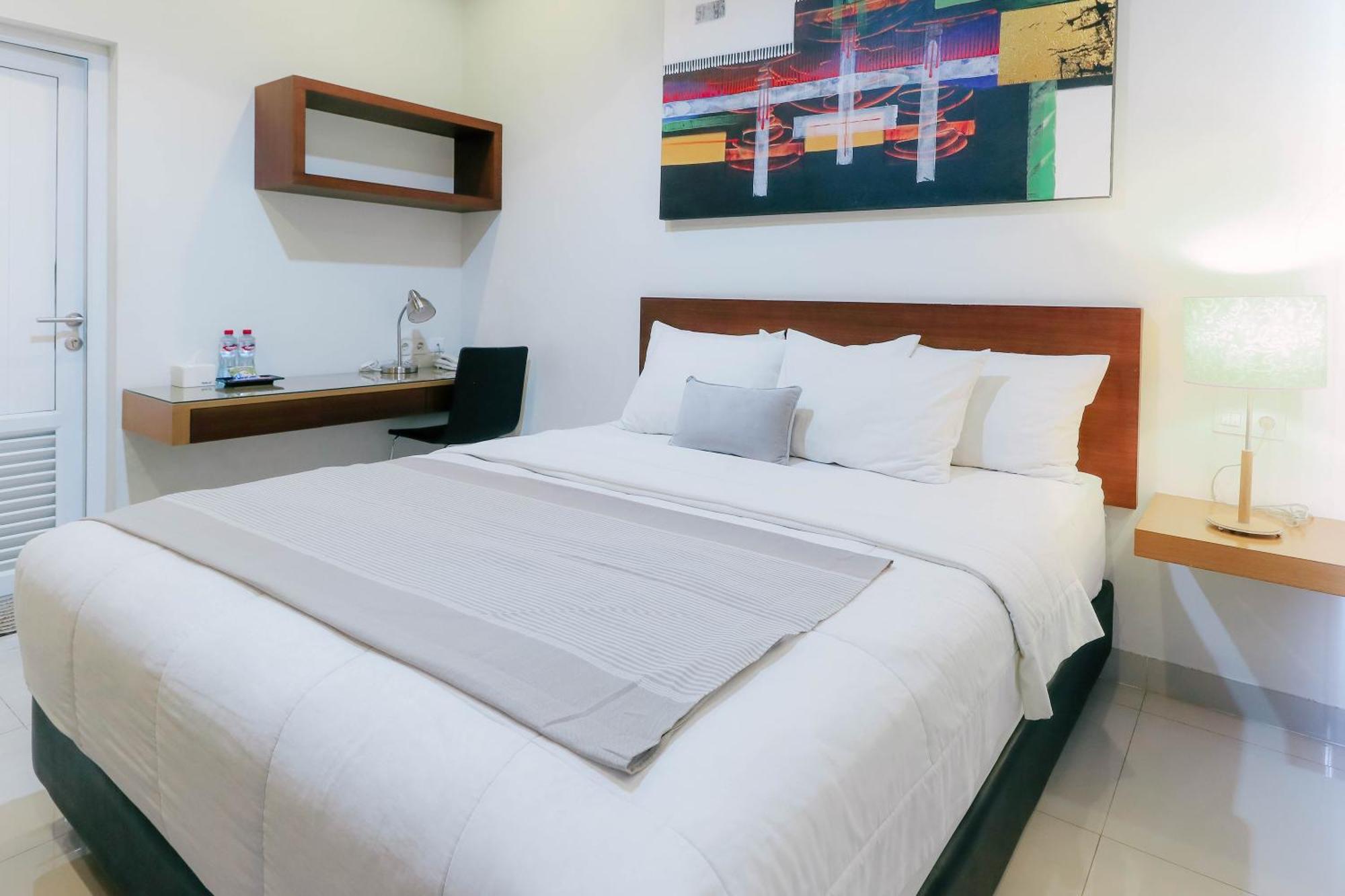 Home Guesthouse Surabaya Exterior photo